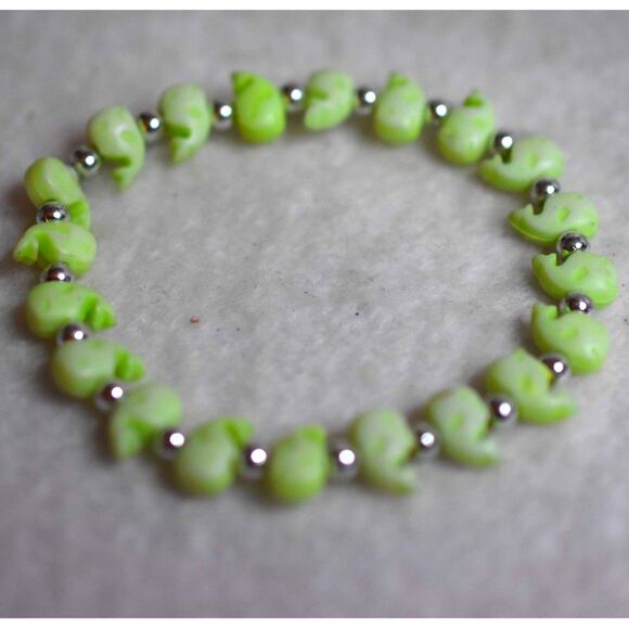 Fun Tiny Green Whales Silver Tone Beaded Stretch 6 Inch Bracelet - Picture 1 of 3